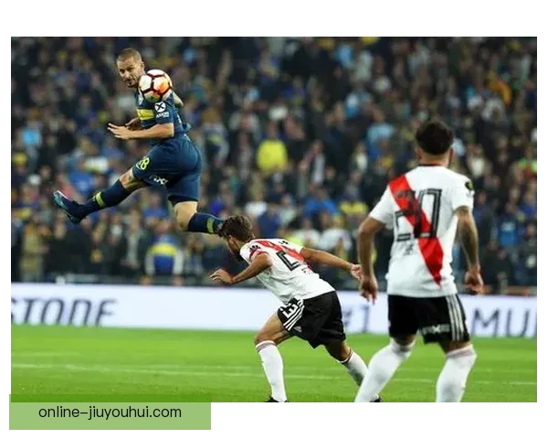 卡诺凭借单赛季13球表现荣膺解放者杯金靴奖