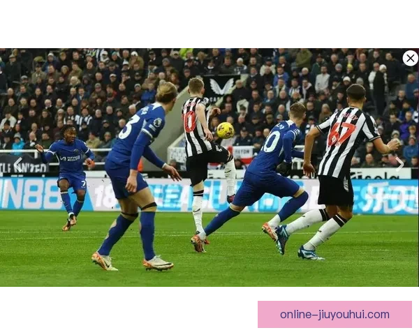 阿尔米隆欧冠主场精彩推射助球队率先打破僵局